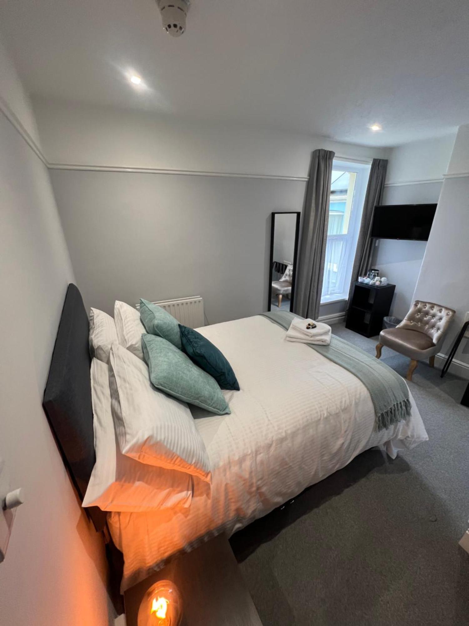 Brynhyfryd Guest House Cardigan Kültér fotó